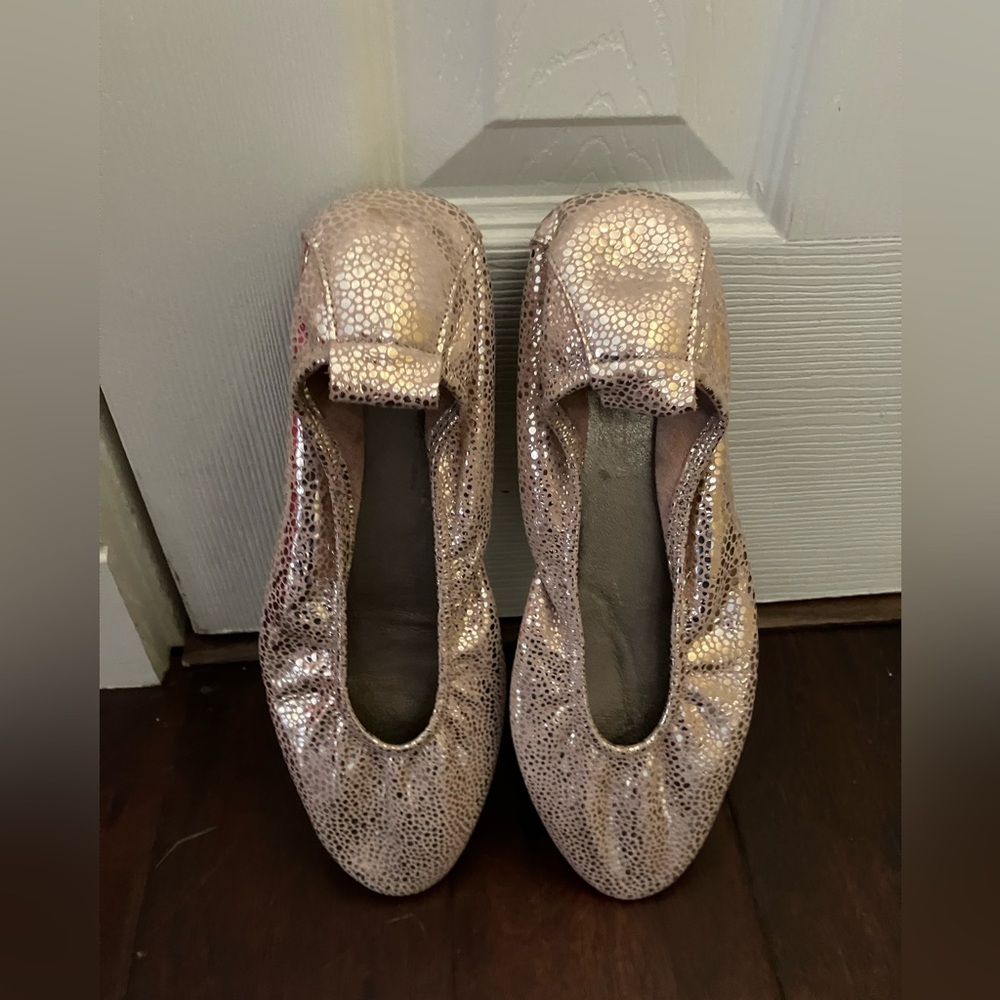 Arche metallic gold flats